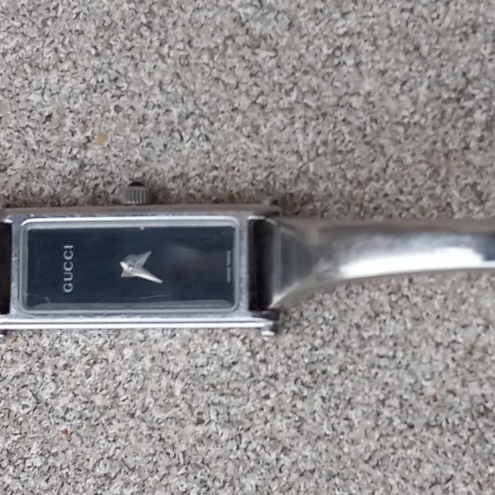 Gucci Silver & Black, Swiss Made, Quartz Ladies Watch